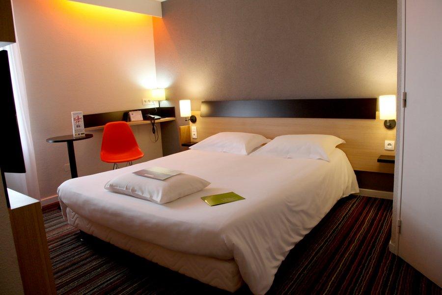 กีริอ๊าด ตูร์ ซุด ชองเบร เล ตูร์ Hotel ช็องเบรย์-เล-ตูร์ ภายนอก รูปภาพ