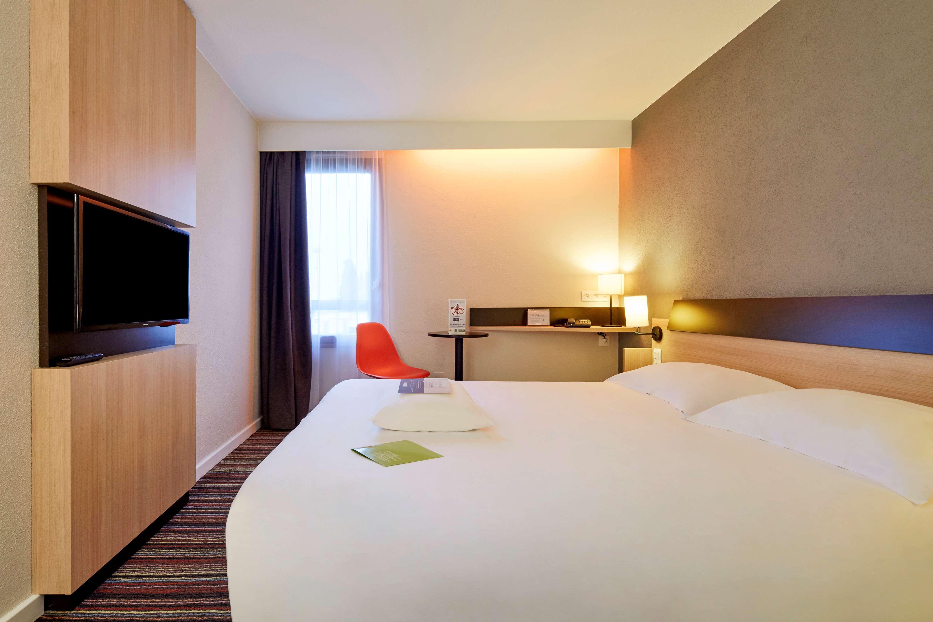 กีริอ๊าด ตูร์ ซุด ชองเบร เล ตูร์ Hotel ช็องเบรย์-เล-ตูร์ ภายนอก รูปภาพ