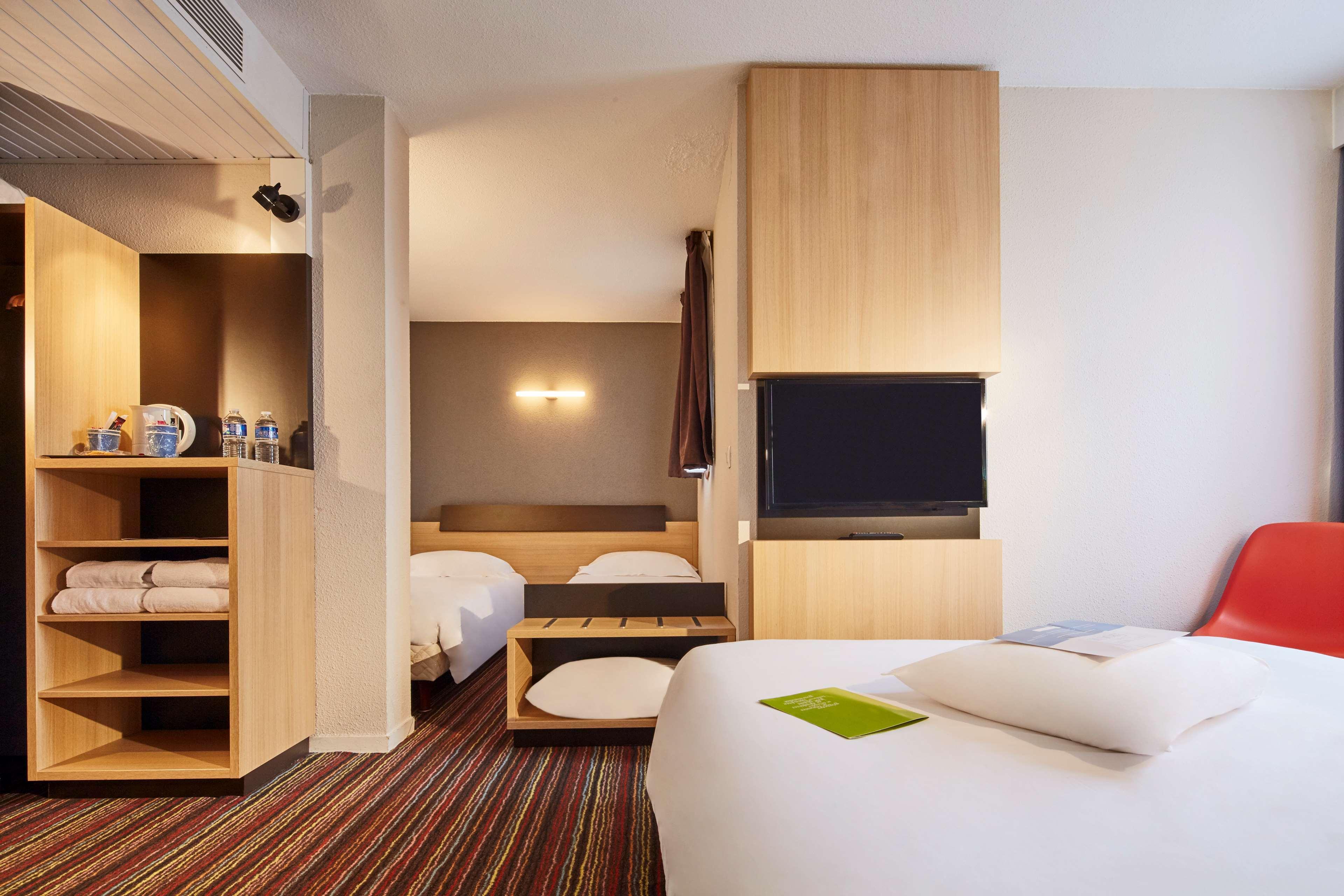 กีริอ๊าด ตูร์ ซุด ชองเบร เล ตูร์ Hotel ช็องเบรย์-เล-ตูร์ ภายนอก รูปภาพ