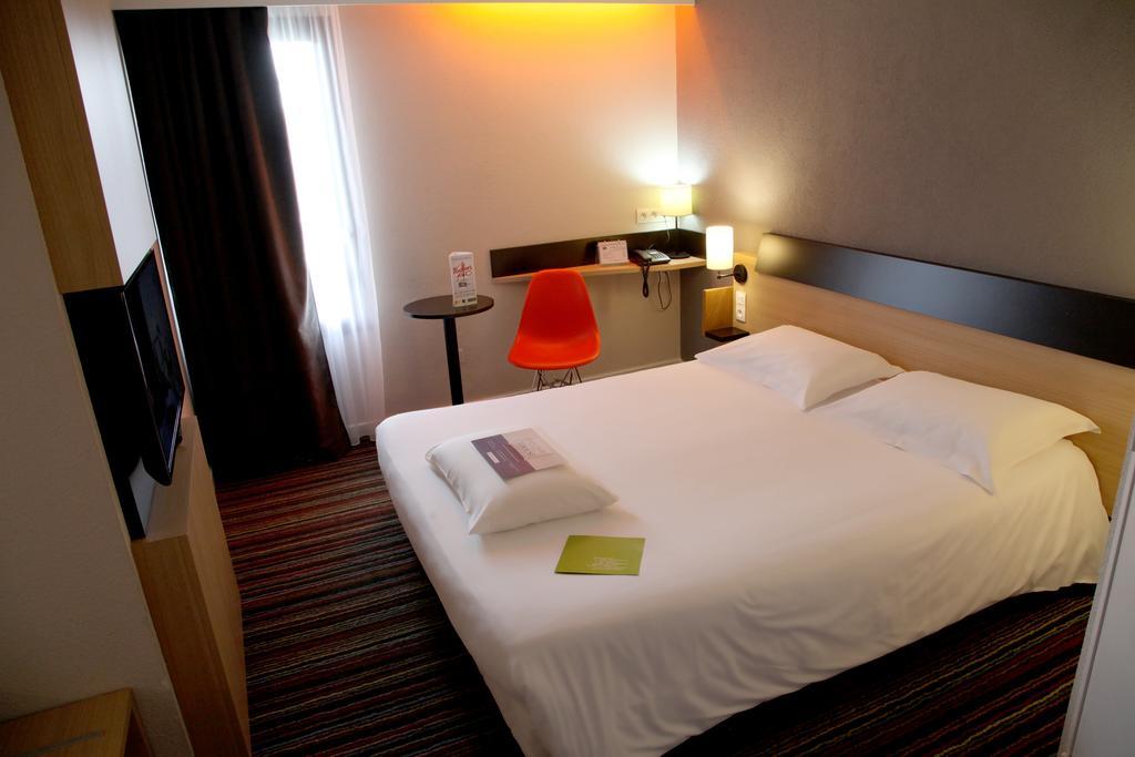 กีริอ๊าด ตูร์ ซุด ชองเบร เล ตูร์ Hotel ช็องเบรย์-เล-ตูร์ ภายนอก รูปภาพ