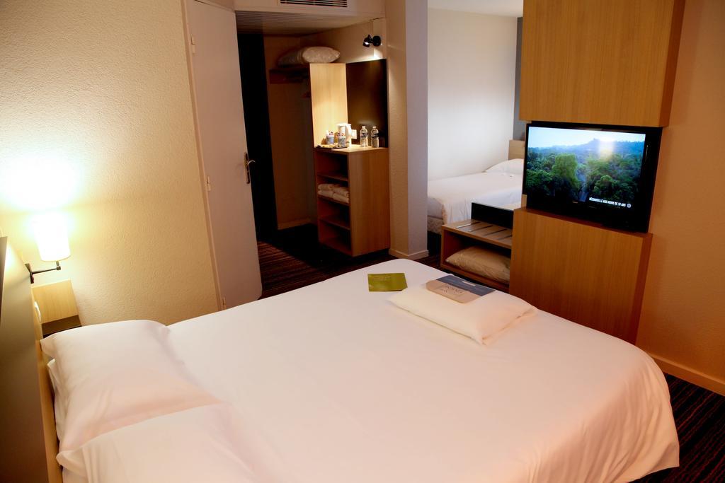 กีริอ๊าด ตูร์ ซุด ชองเบร เล ตูร์ Hotel ช็องเบรย์-เล-ตูร์ ภายนอก รูปภาพ