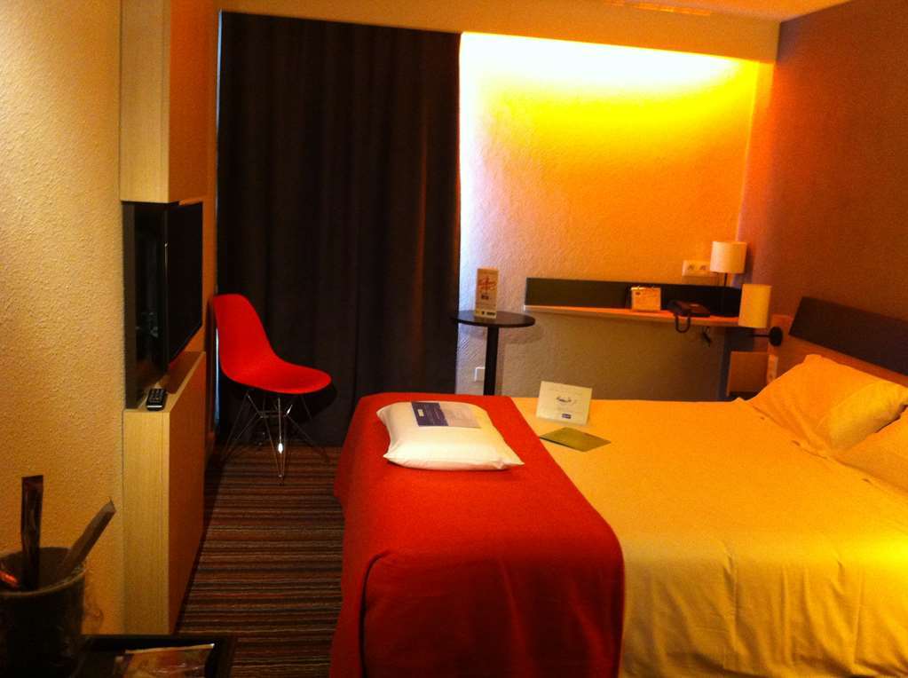 กีริอ๊าด ตูร์ ซุด ชองเบร เล ตูร์ Hotel ช็องเบรย์-เล-ตูร์ ห้อง รูปภาพ